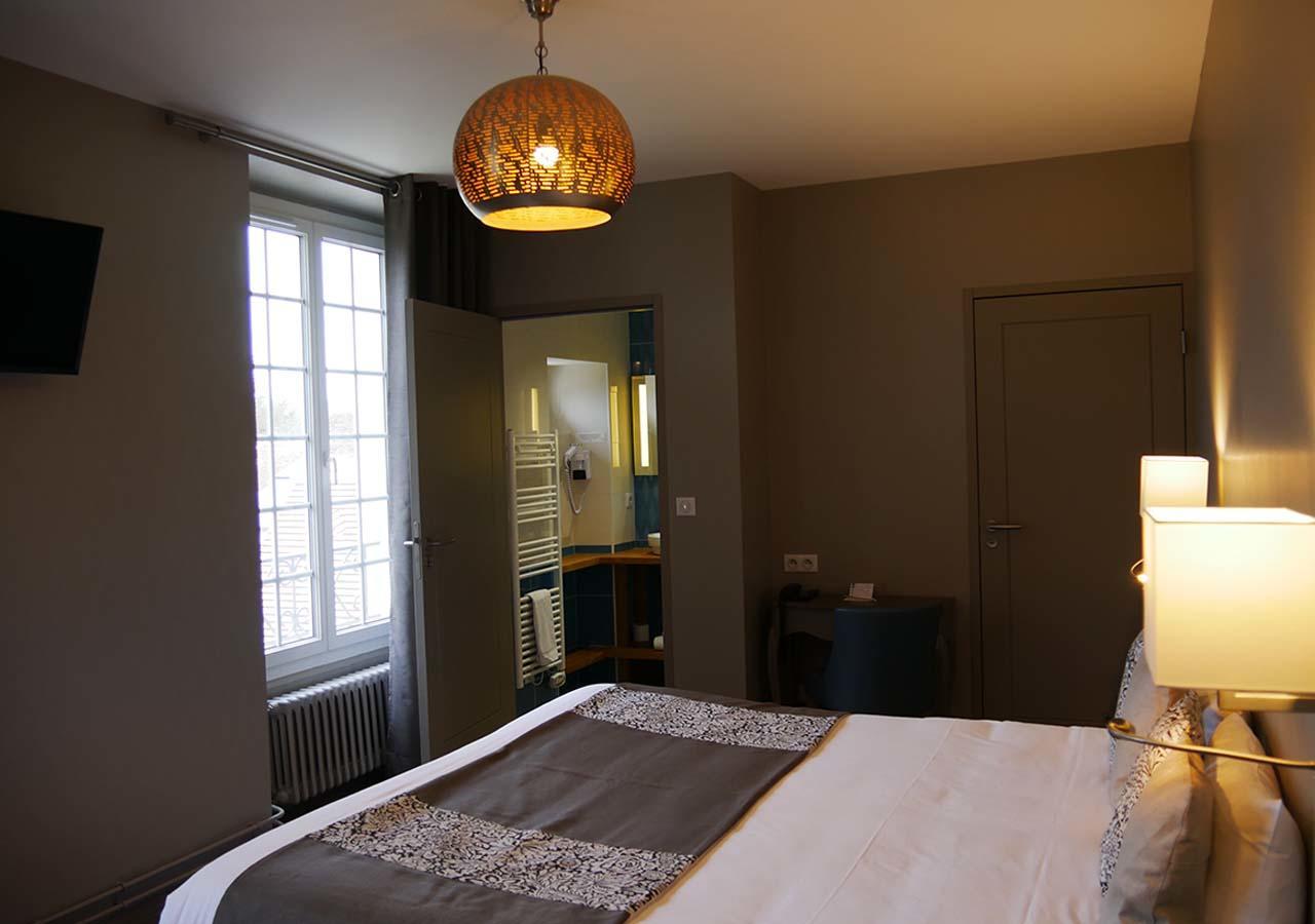 Logis - Auberge De L'Abbaye Thiron-Gardais Esterno foto