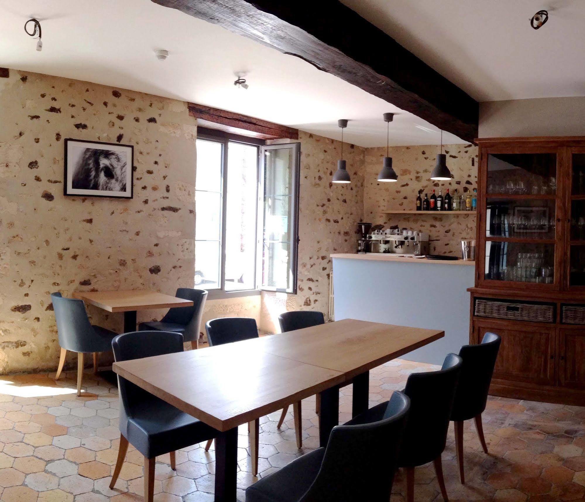 Logis - Auberge De L'Abbaye Thiron-Gardais Esterno foto
