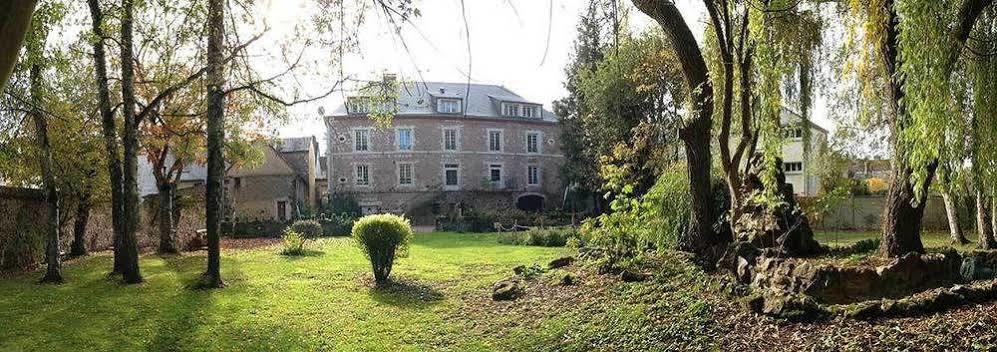 Logis - Auberge De L'Abbaye Thiron-Gardais Esterno foto