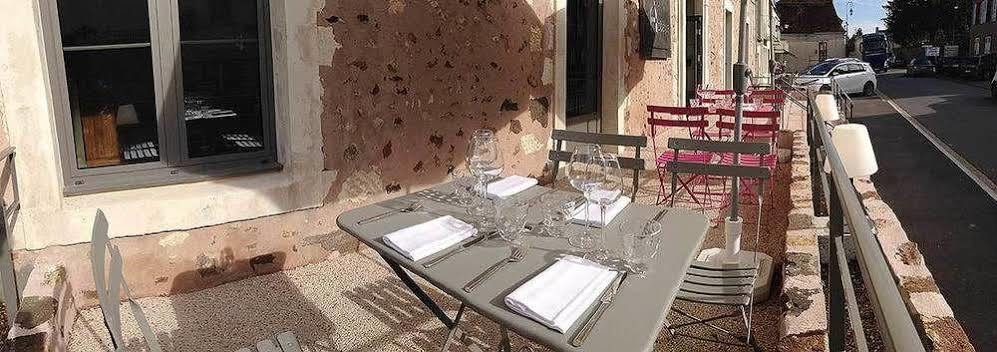 Logis - Auberge De L'Abbaye Thiron-Gardais Esterno foto
